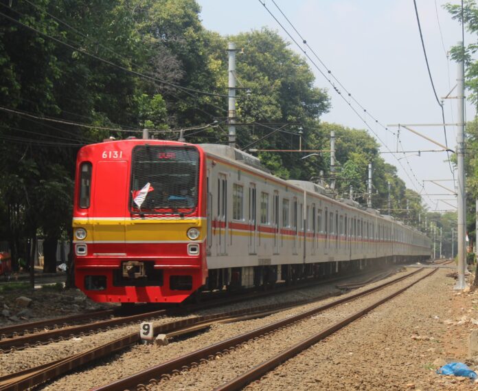 KRL Commuterline (Kaori Nusantara)
