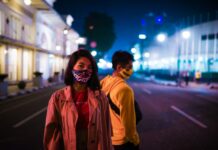 “NEON CITY”, Adaptasi Cerita Sehari-hari Komik Ga Jelas pada Produk Wearable Fashion Stayhoops