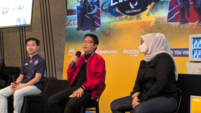 Red Bull Campus Clutch