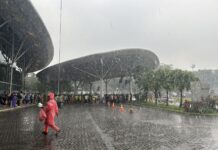Diguyur Hujan, 18 Ribu Pengunjung Padati Hari Kedua Comifuro 16
