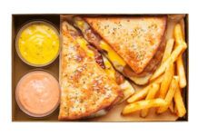 Pizza Hut Jepang Hadirkan Pizza Pemandangan Bulan untuk Musim Tsukimi