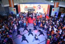 Pramono Anung Ngechant Bareng Komunitas di Little Tokyo Junction