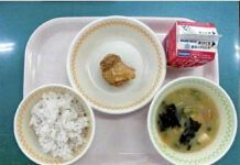 Makan siang sekolah Jepang