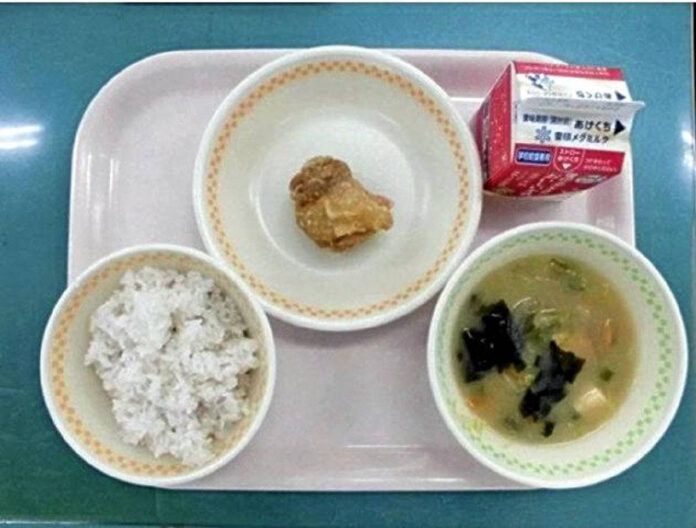 Makan siang sekolah Jepang Makan siang sekolah Jepang