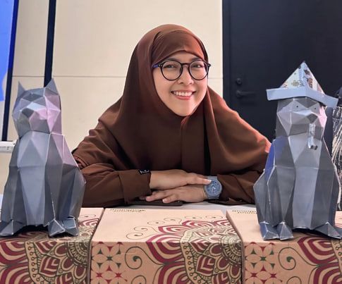 Tisa Julianti Dubber and Writer