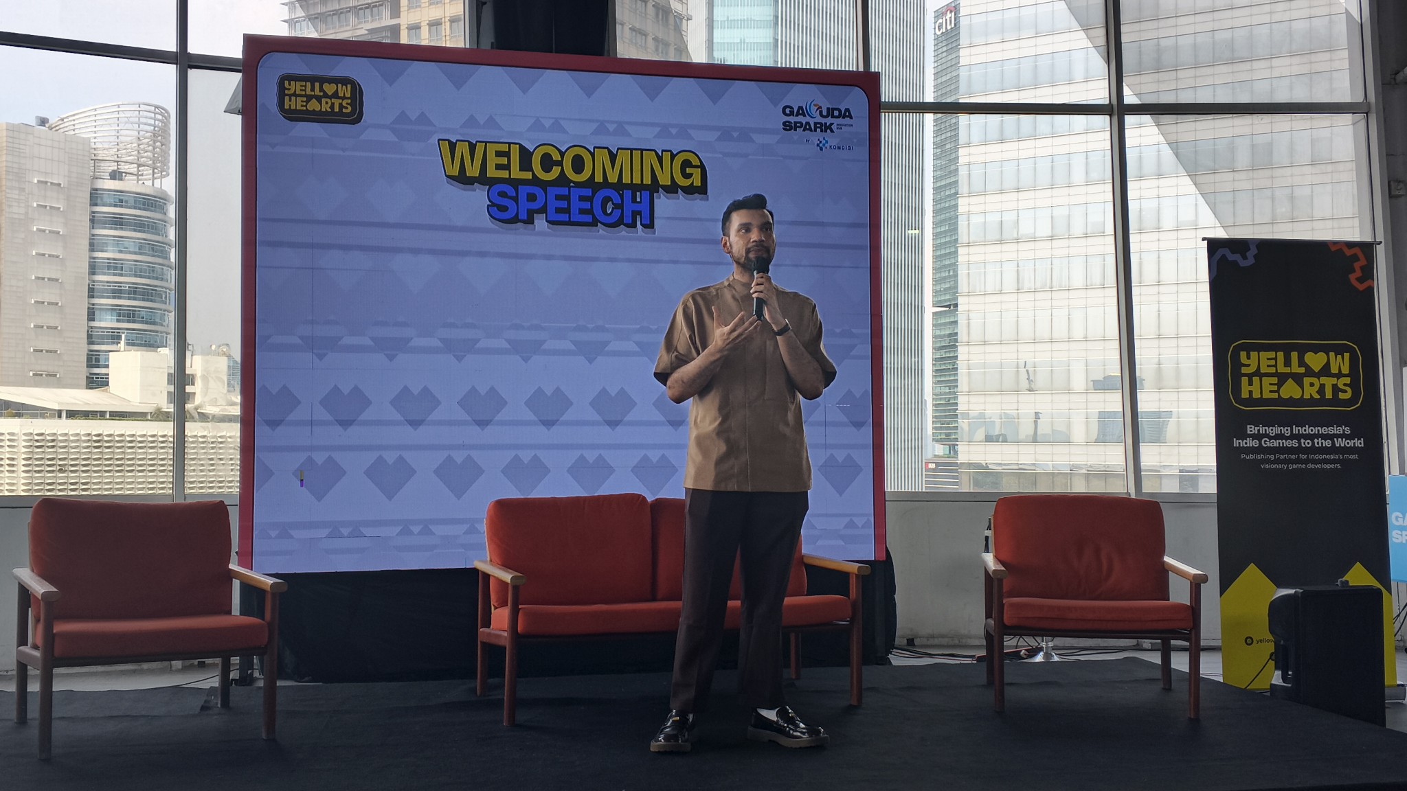 AGI di Launching Yellow Hearts