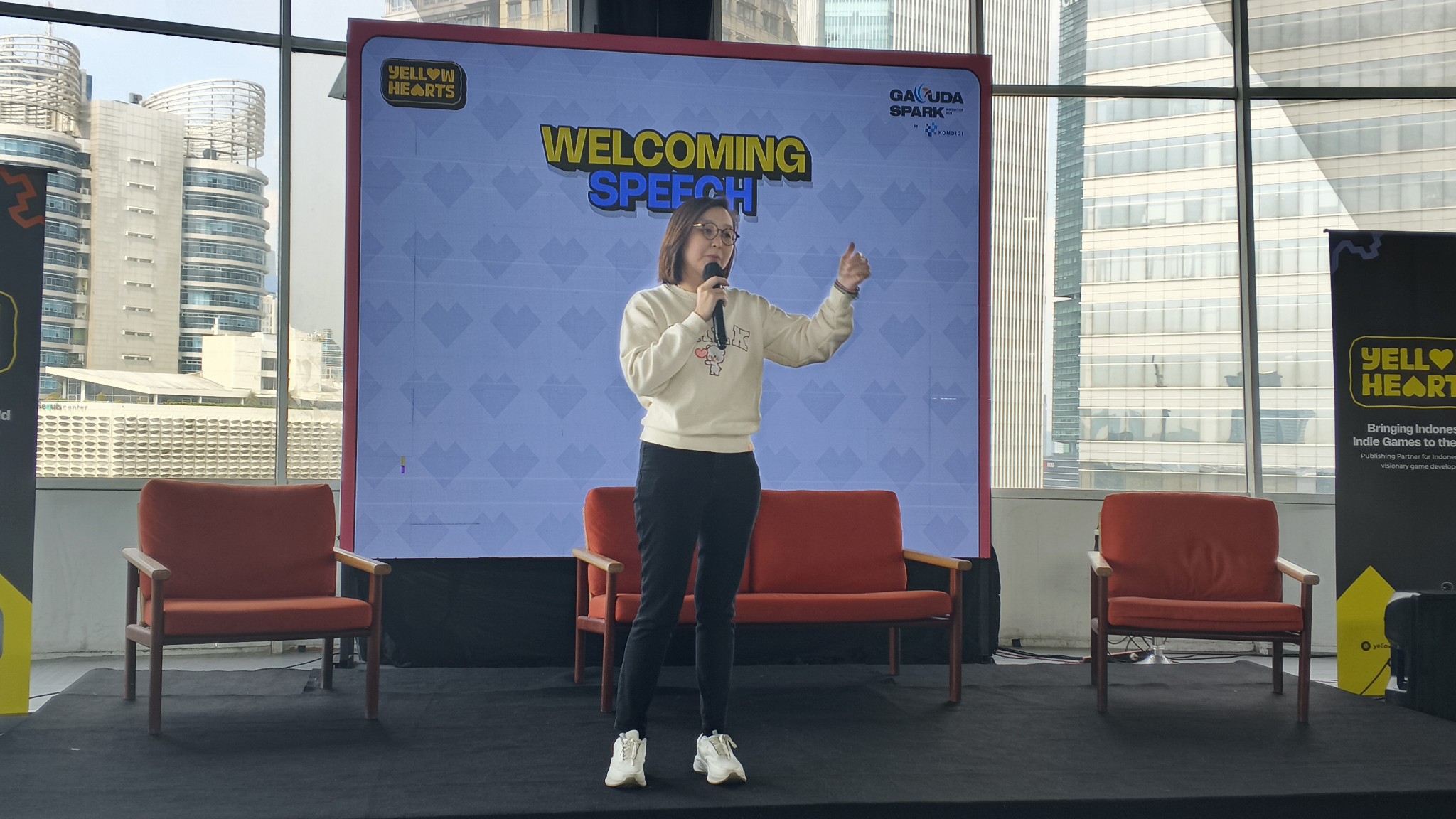 EKRAF di Launching Yellow Hearts