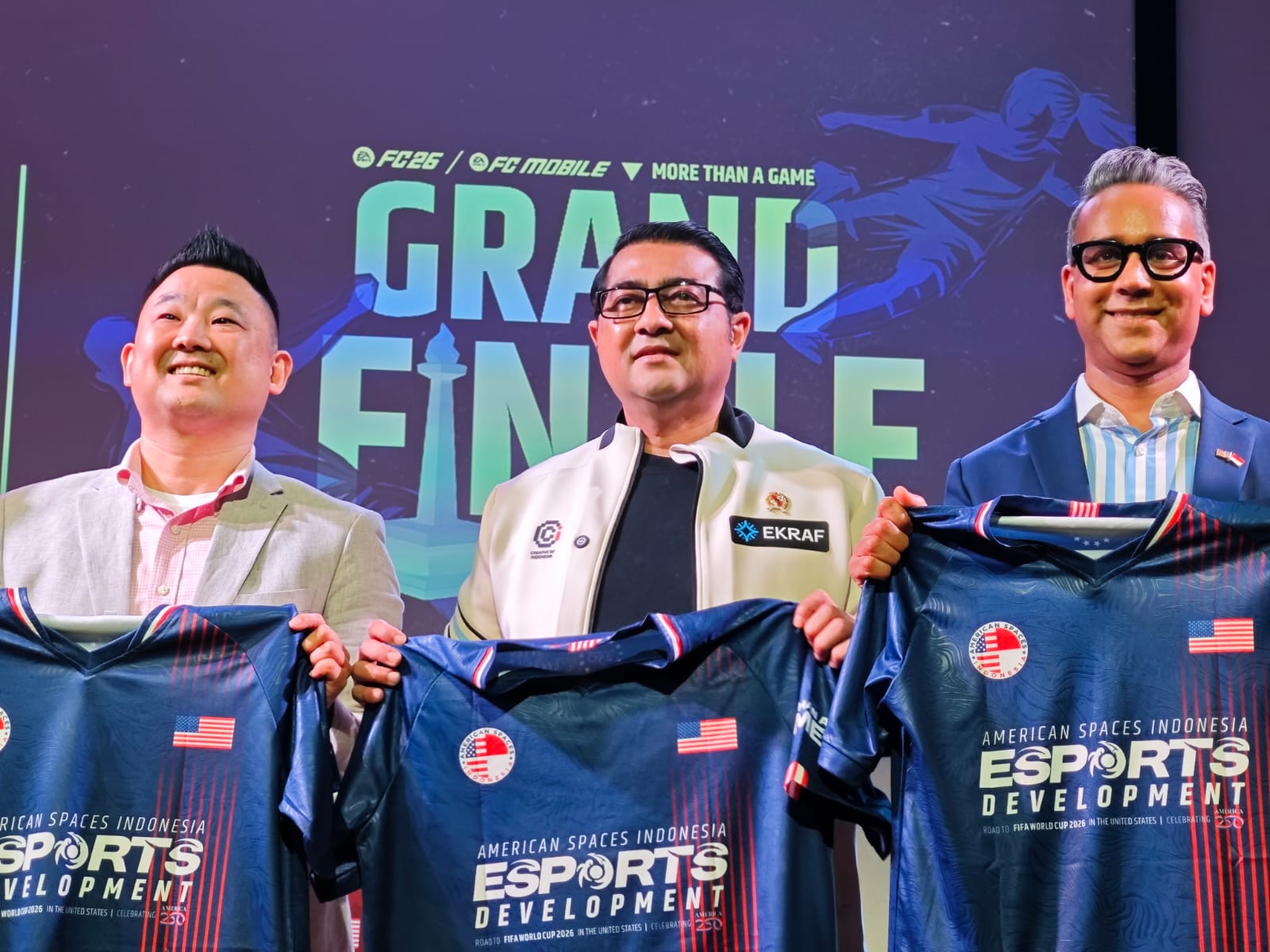 Penyerahan Jersey sebagai bagian dari kerjasama Indonesia-AS di bidang esports
